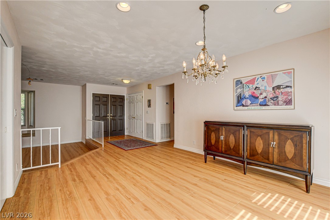 3753 Meadowcrest Drive Property Photo 13