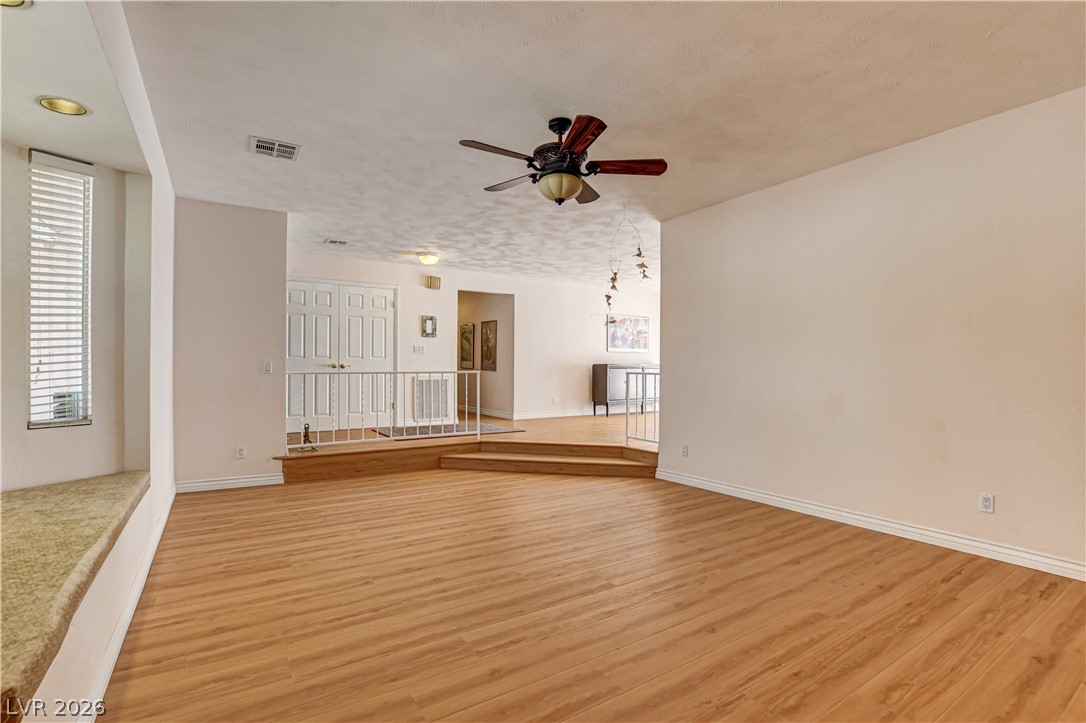 3753 Meadowcrest Drive Property Photo 16