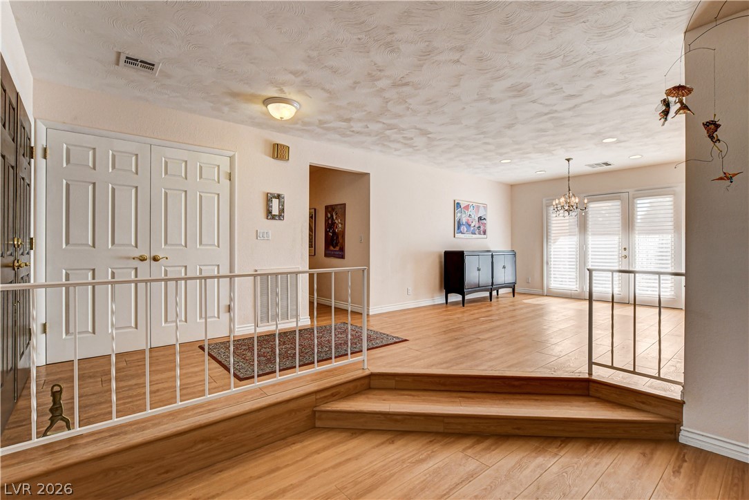 3753 Meadowcrest Drive Property Photo 18