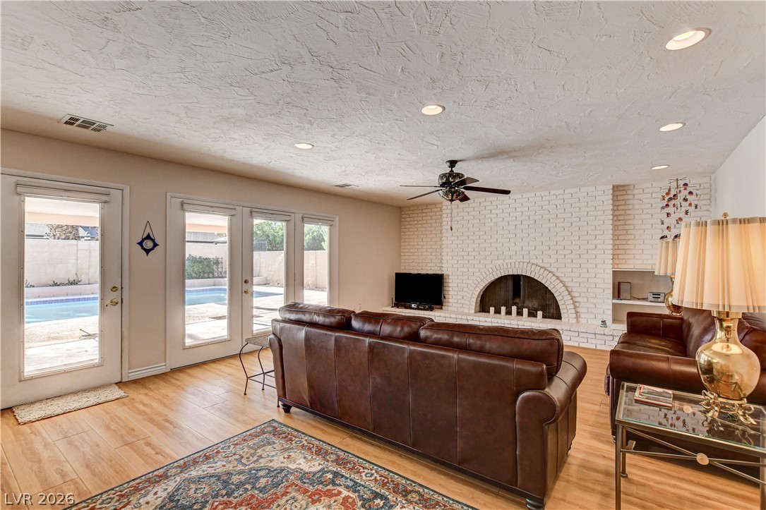 3753 Meadowcrest Drive Property Photo 19