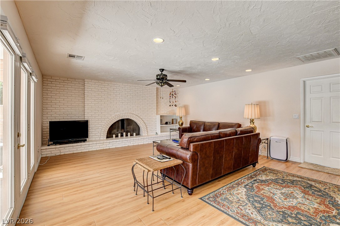 3753 Meadowcrest Drive Property Photo 20