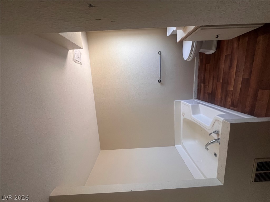 5565 Tres Piedras Road Property Photo 8