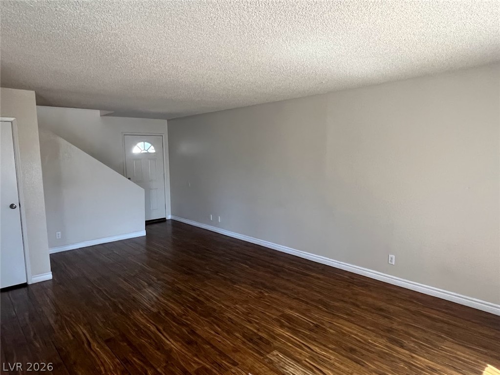 914 Scarlet Ridge Drive Property Photo 3