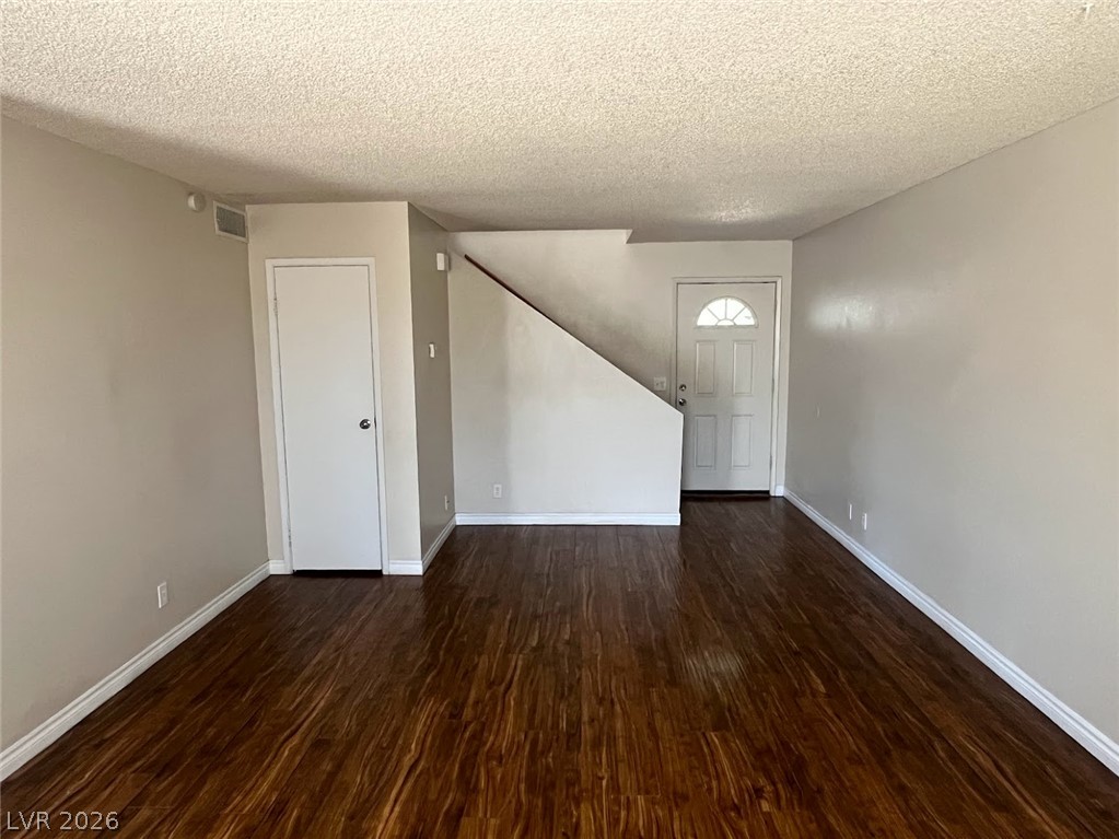 914 Scarlet Ridge Drive Property Photo 4