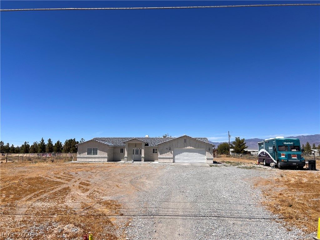 200 East Gamebird Road Property Photo 1
