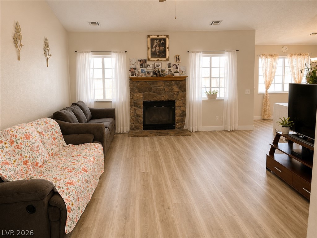 200 East Gamebird Road Property Photo 3