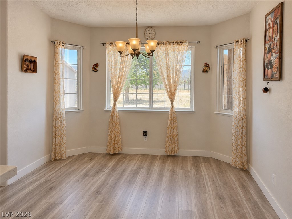 200 East Gamebird Road Property Photo 9