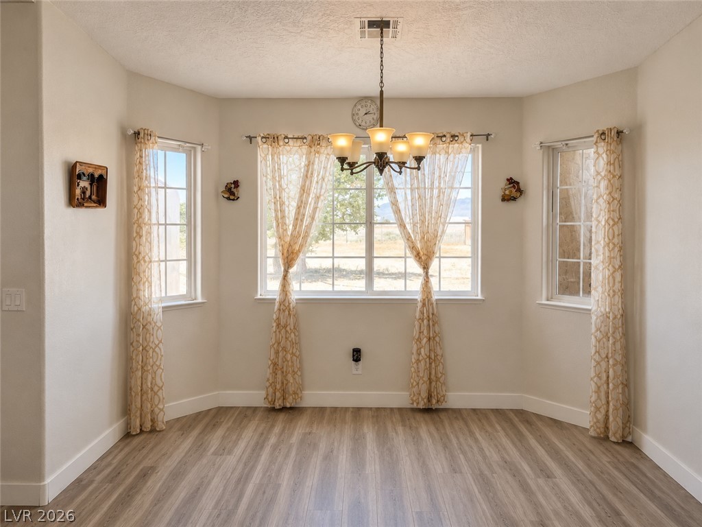200 East Gamebird Road Property Photo 10