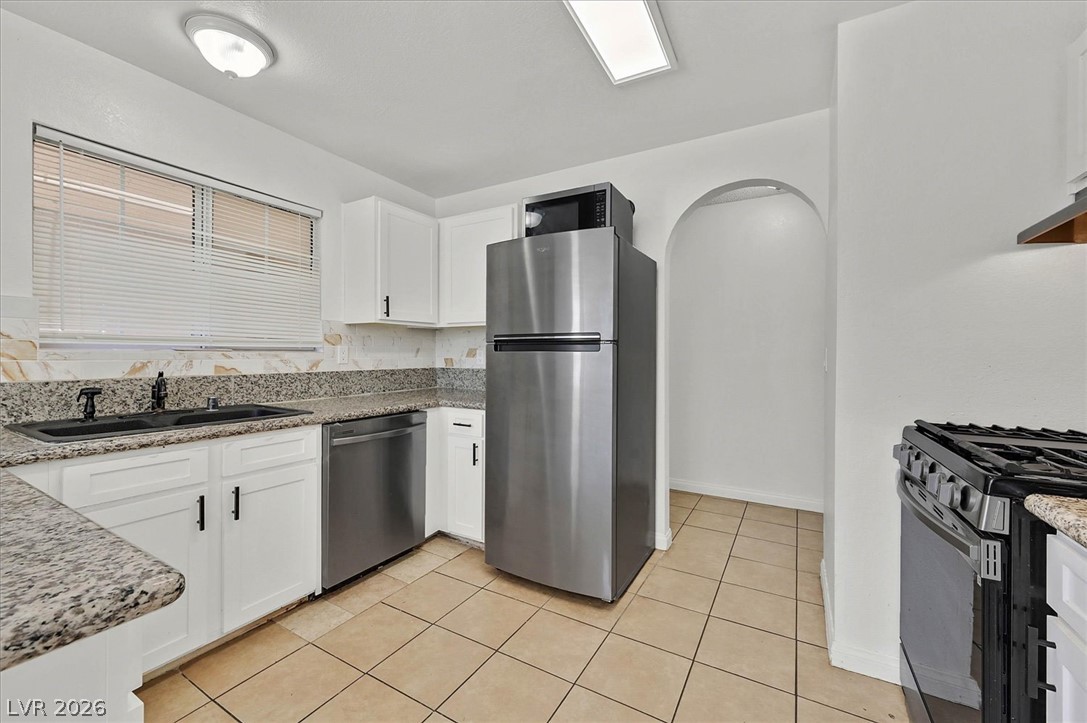 2200 South Fort Apache Road 2142 Property Photo 2