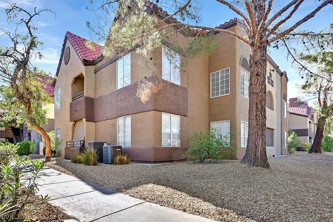 2200 South Fort Apache Road 2142 Property Photo 42