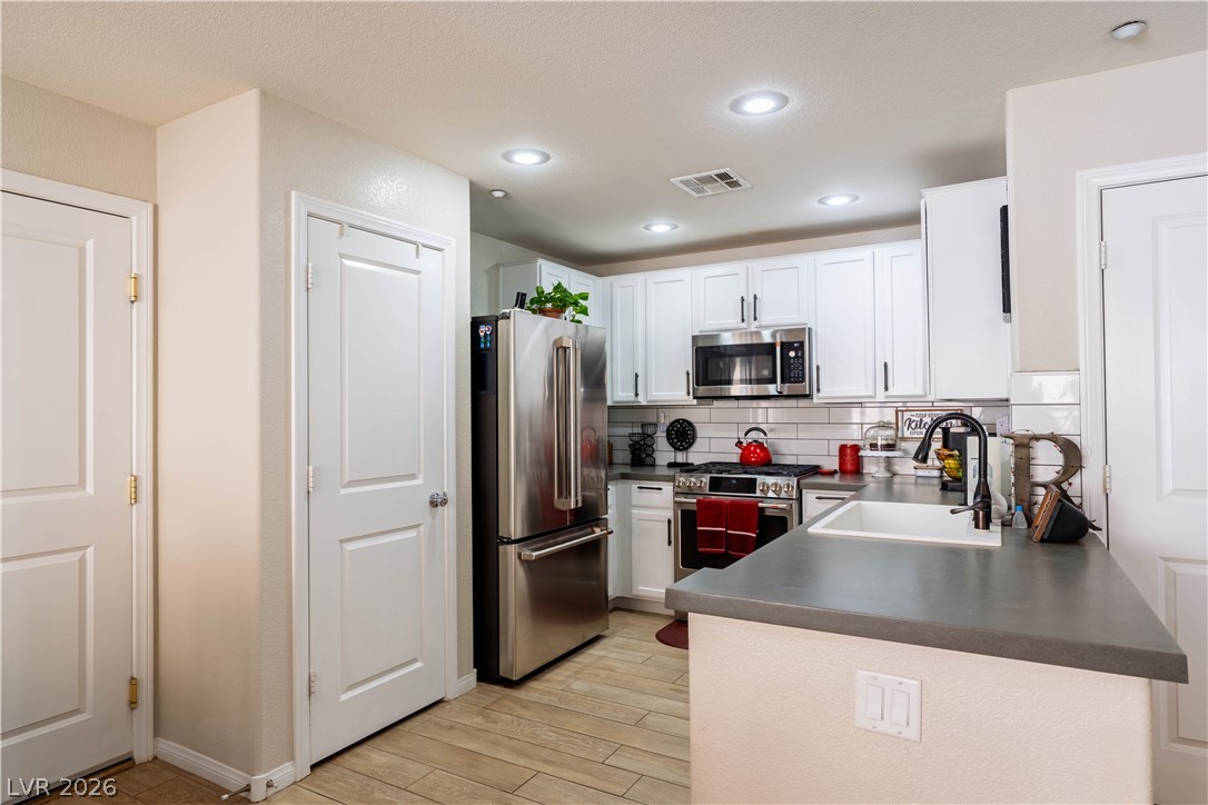 2084 Airy Petals Walk Property Photo 5