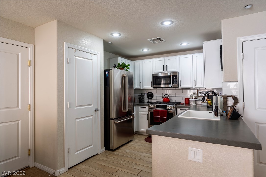 2084 Airy Petals Walk Property Photo 14