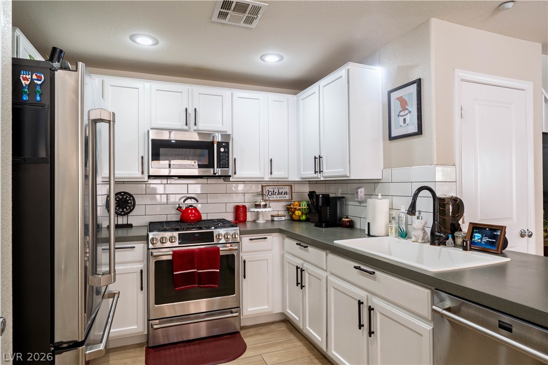 2084 Airy Petals Walk Property Photo 15