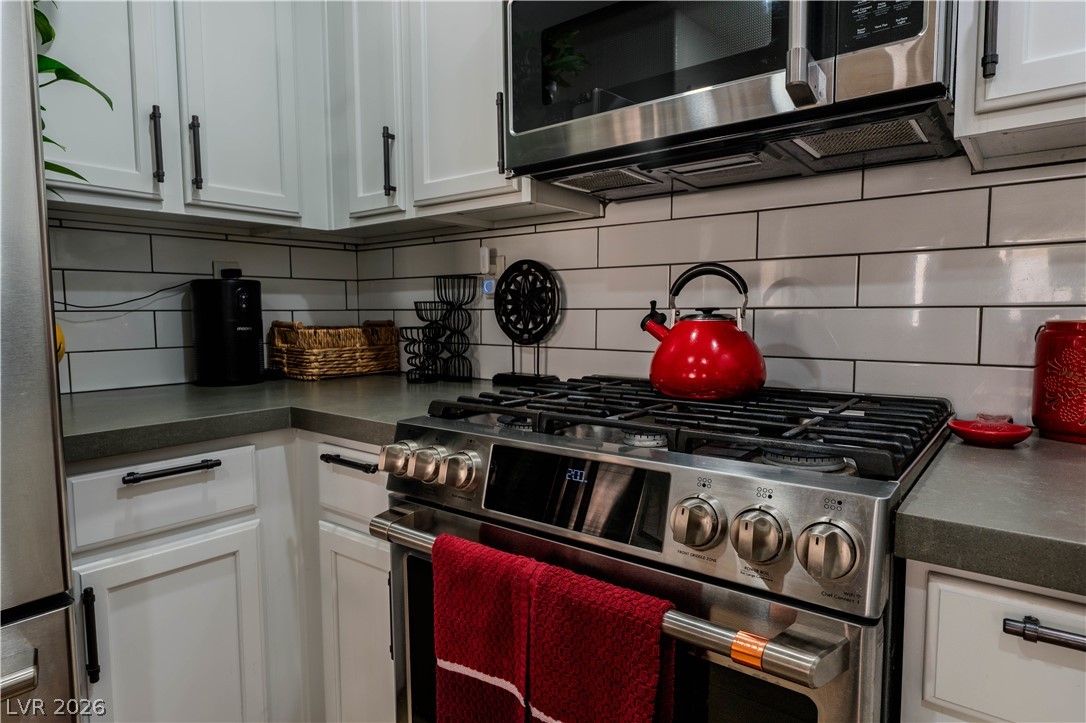 2084 Airy Petals Walk Property Photo 17