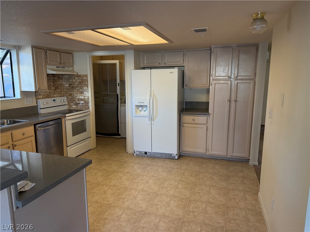720 Sea Pines Lane Property Photo 6