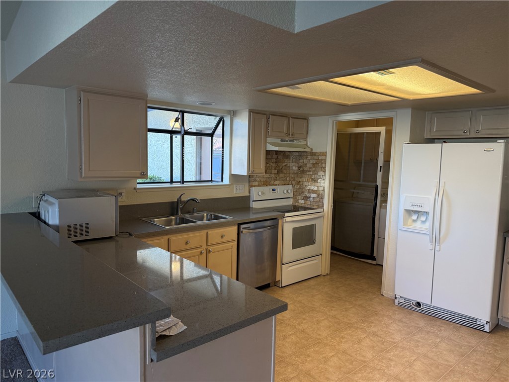 720 Sea Pines Lane Property Photo 7