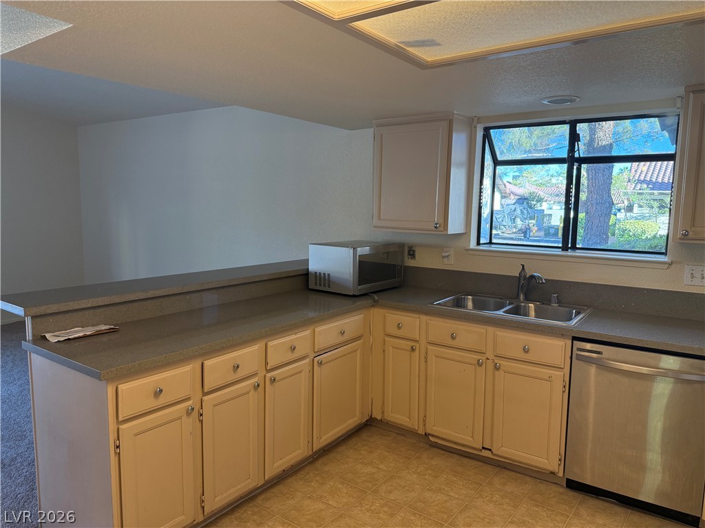 720 Sea Pines Lane Property Photo 8