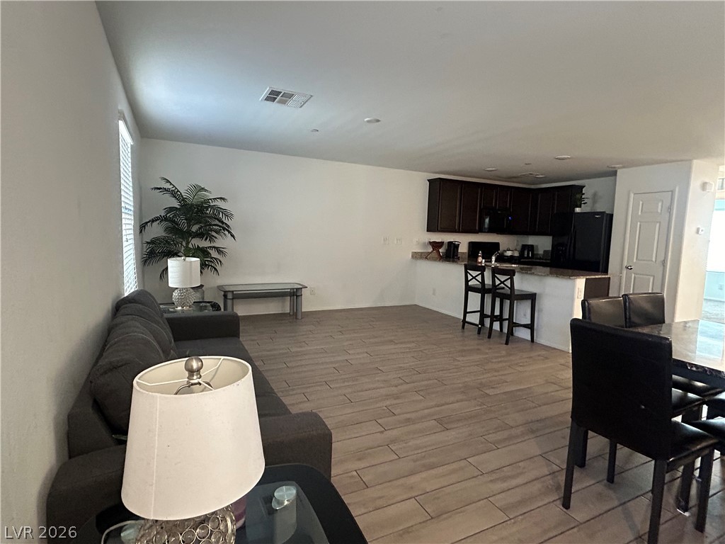 4520 Woolcomber Street Property Photo 3