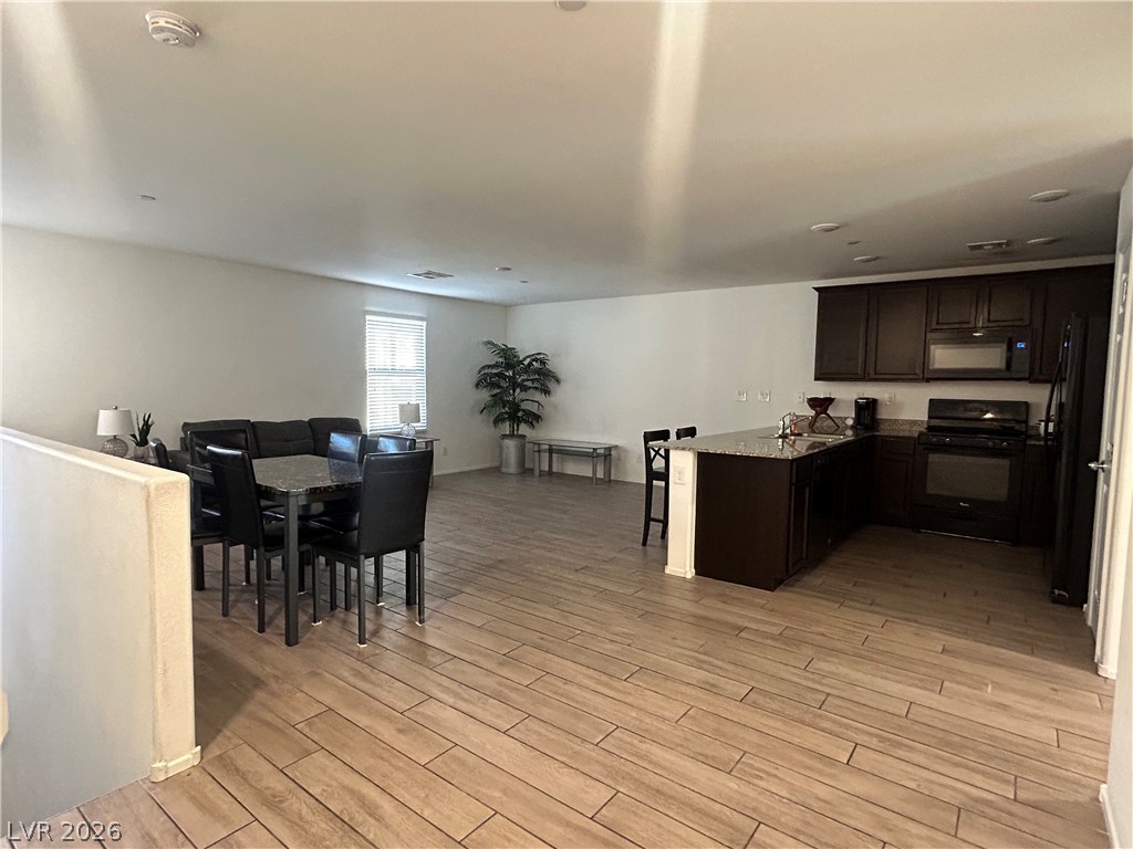 4520 Woolcomber Street Property Photo 4