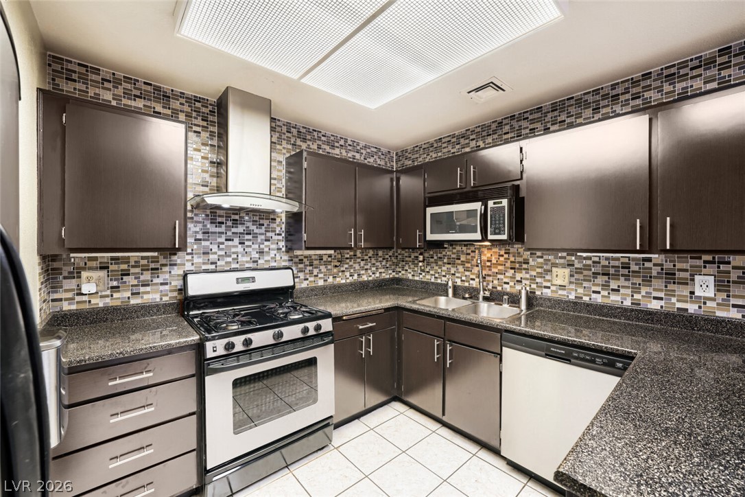 6712 Oak Valley Drive Property Photo 10