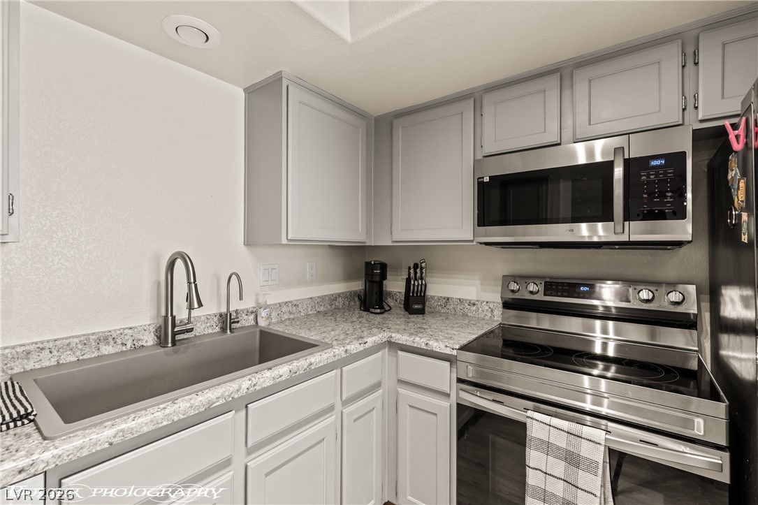 378 Colleen Court C Property Photo 25