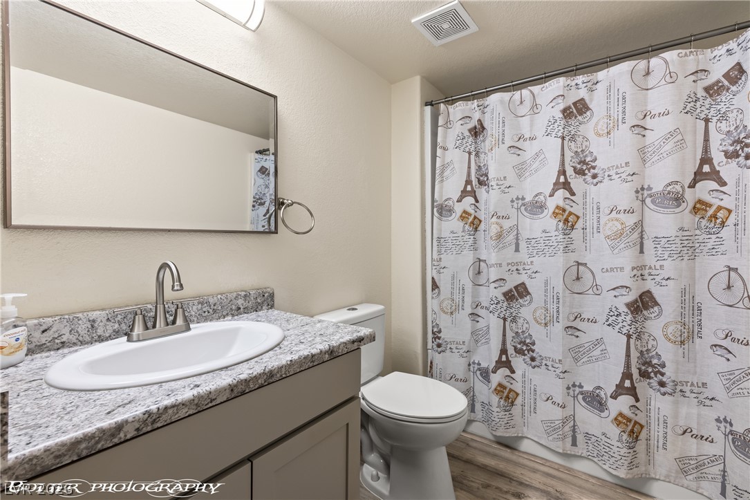 378 Colleen Court C Property Photo 28