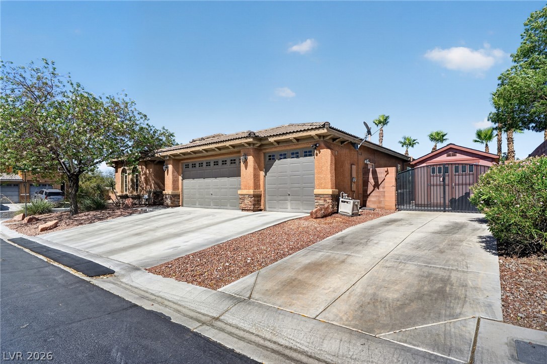 11212 Hudson Brook Street Property Photo 2