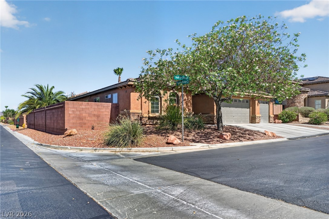 11212 Hudson Brook Street Property Photo 4