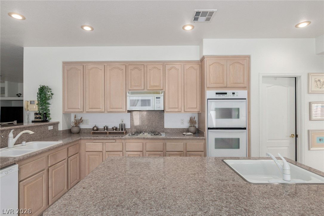 1708 Desert Fort Street Property Photo 21