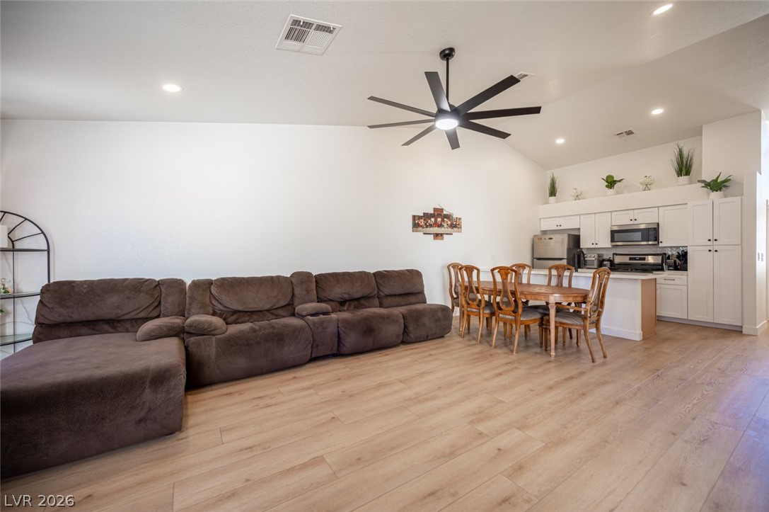 5732 Colwood Lane Property Photo 7