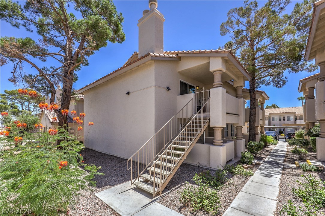 925 Rockview Drive 202 Property Photo 2