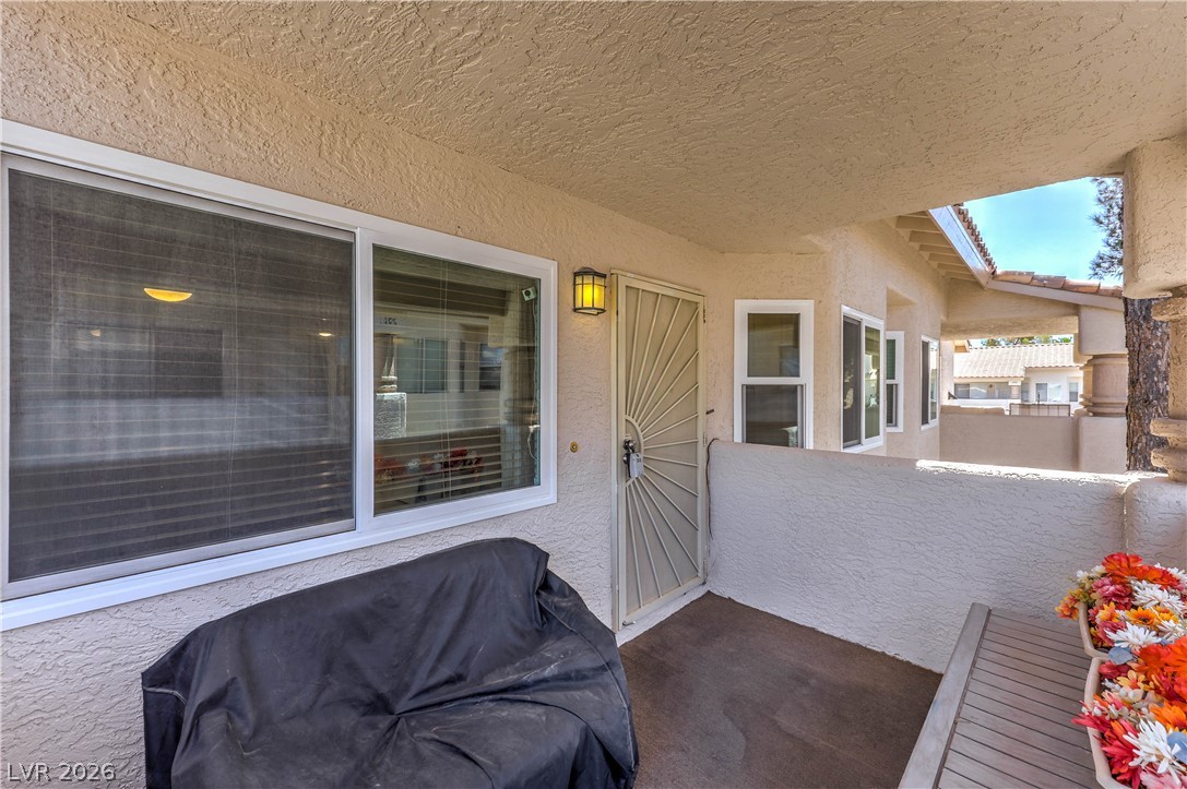 925 Rockview Drive 202 Property Photo 4