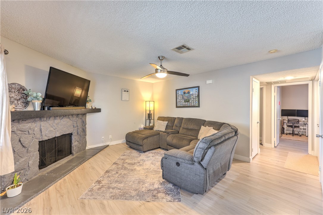 925 Rockview Drive 202 Property Photo 6