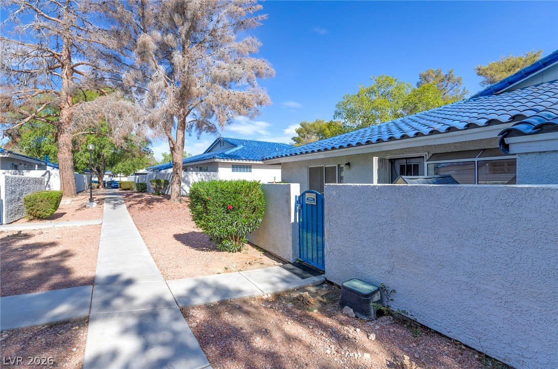 2140 Willowbury Drive C Property Photo 2