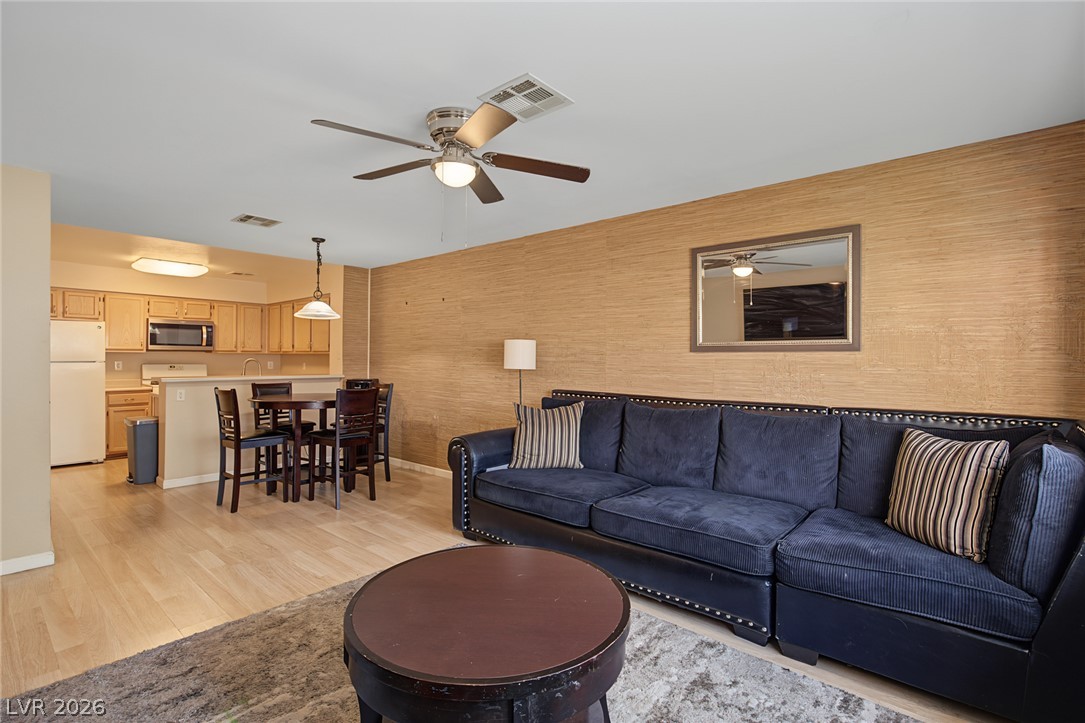 2140 Willowbury Drive C Property Photo 3