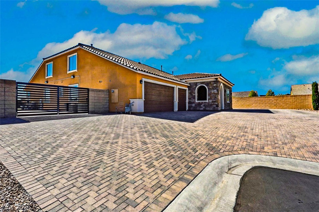 9096 Becket Ranch Court Property Photo 3