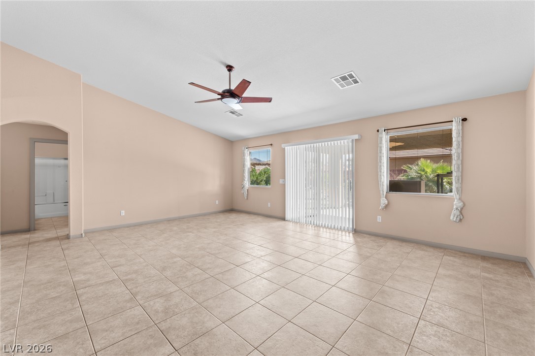3848 Greenfield Lakes Street Property Photo 6
