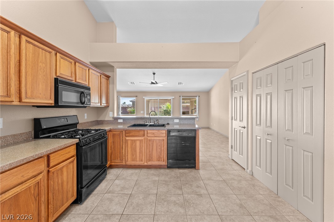 3848 Greenfield Lakes Street Property Photo 10