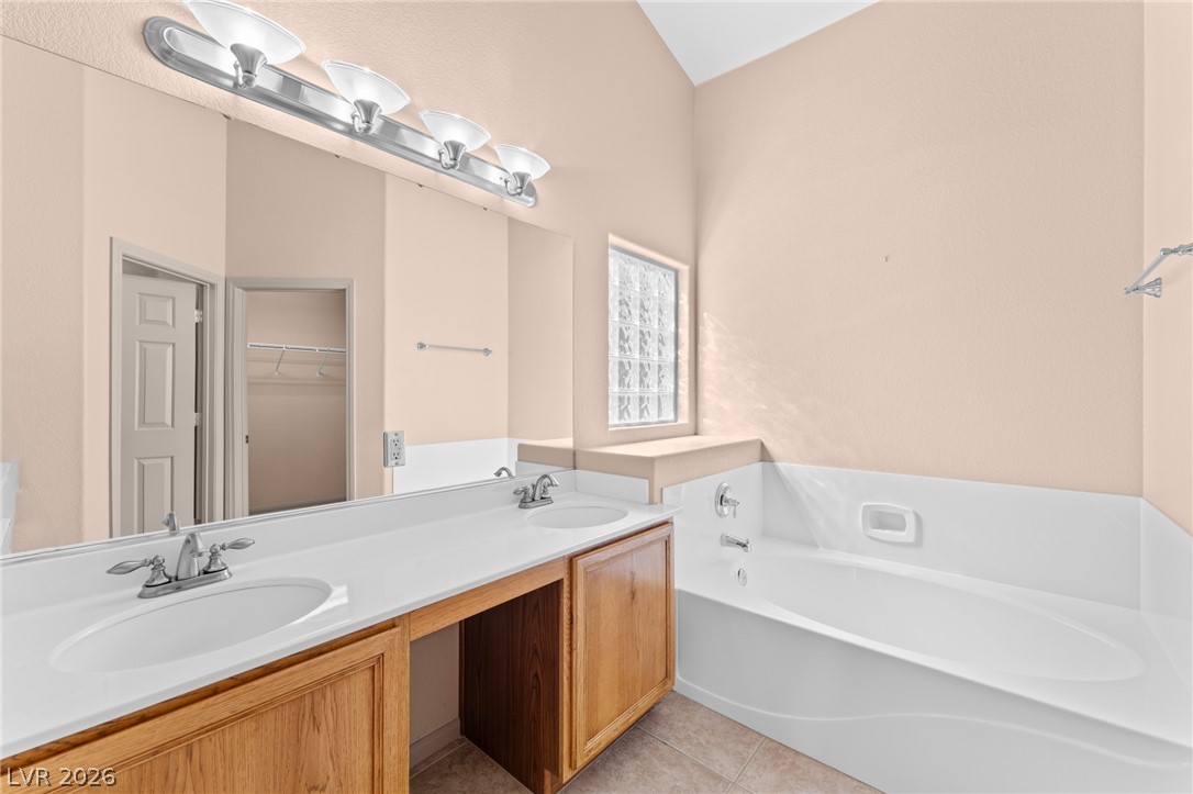 3848 Greenfield Lakes Street Property Photo 13