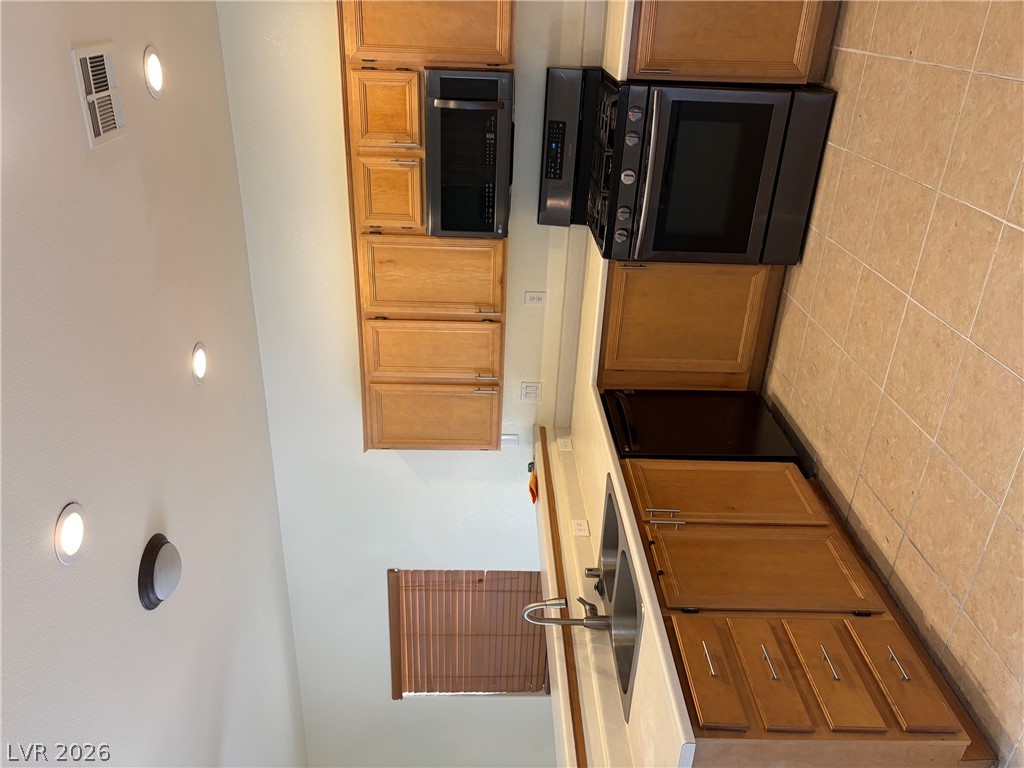 4909 Royal Lake Avenue Property Photo 2