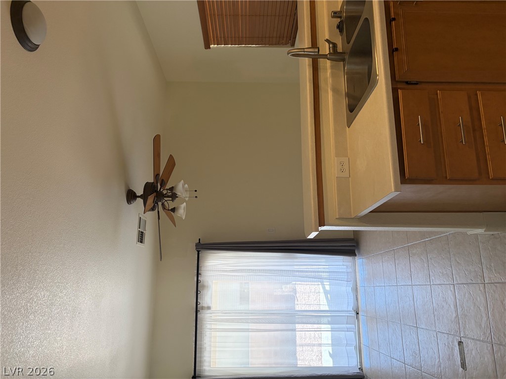 4909 Royal Lake Avenue Property Photo 4