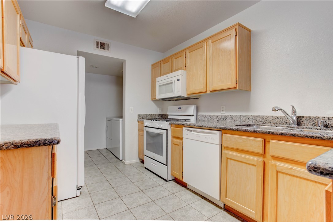 690 Ambling Gait Avenue Property Photo 10