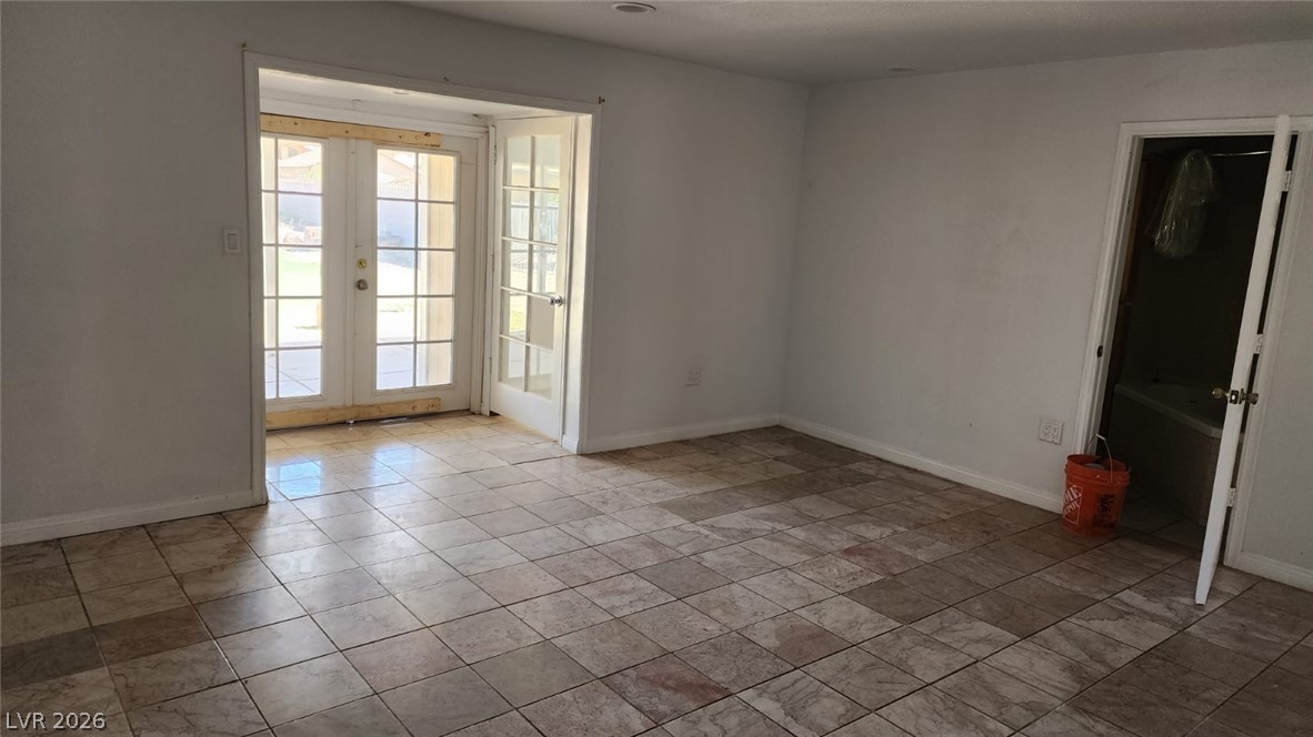 4897 Sawyer Avenue Property Photo 9