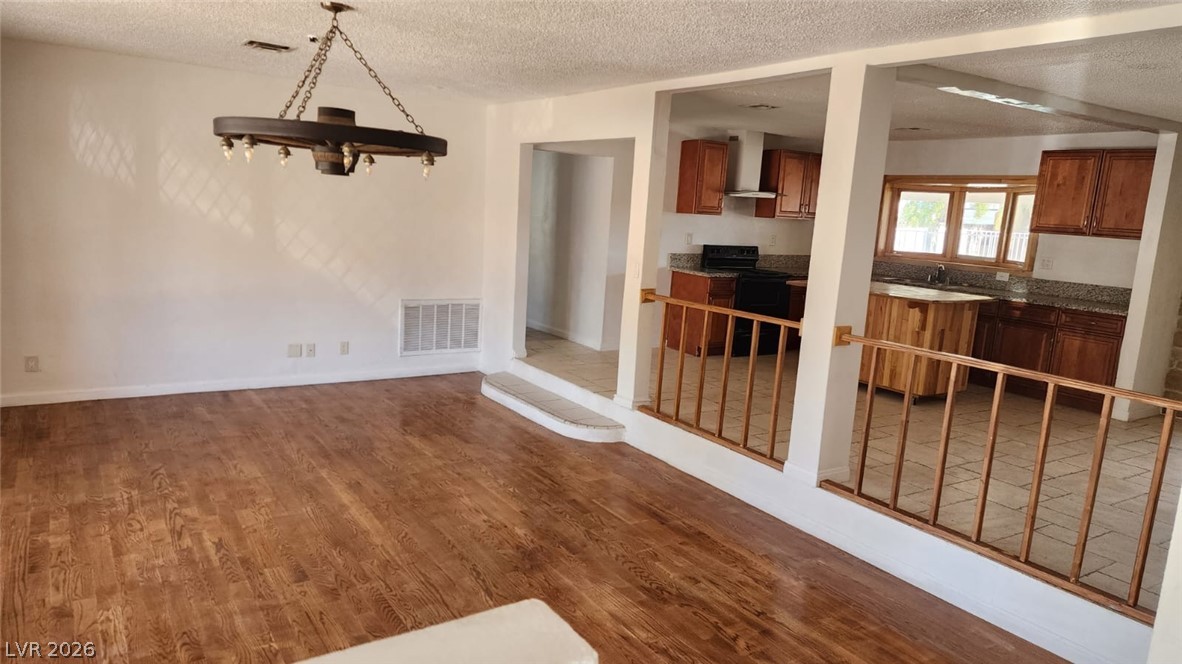 4897 Sawyer Avenue Property Photo 14