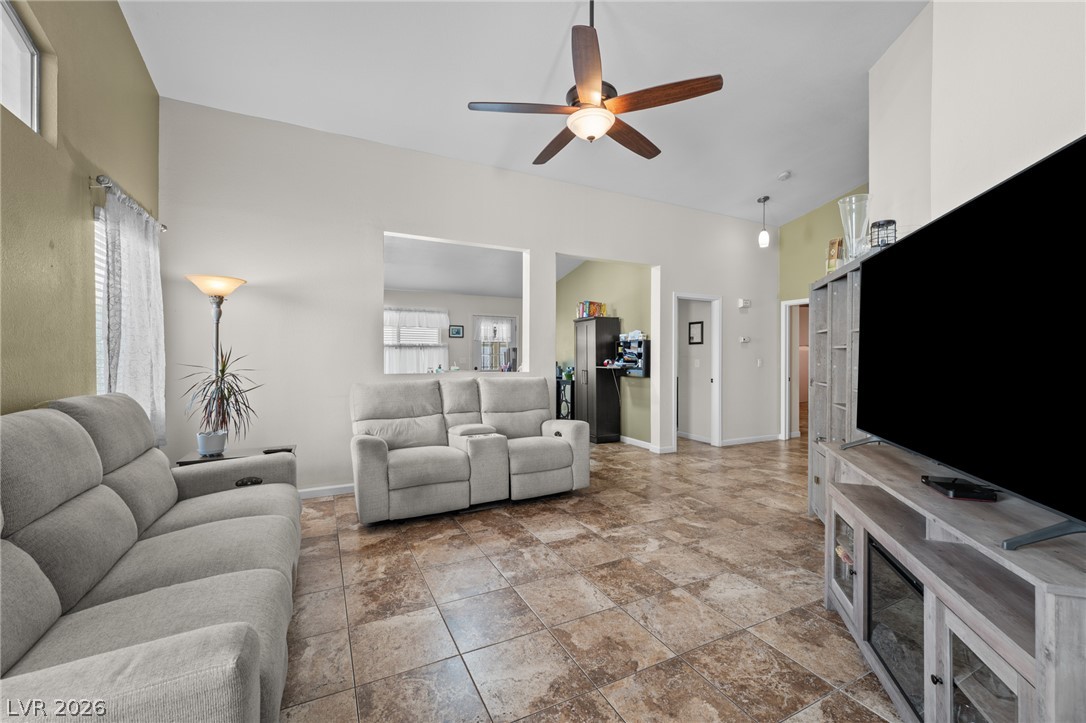 823 Hunters Ridge Way Property Photo 5