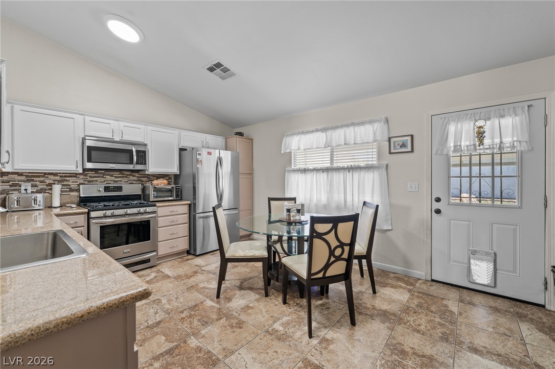 823 Hunters Ridge Way Property Photo 10