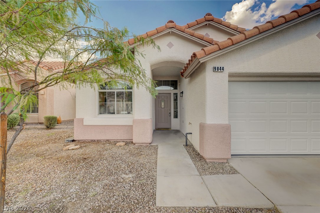 9844 Lenox Crest Place Property Photo 5