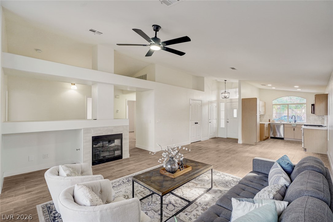 9844 Lenox Crest Place Property Photo 8