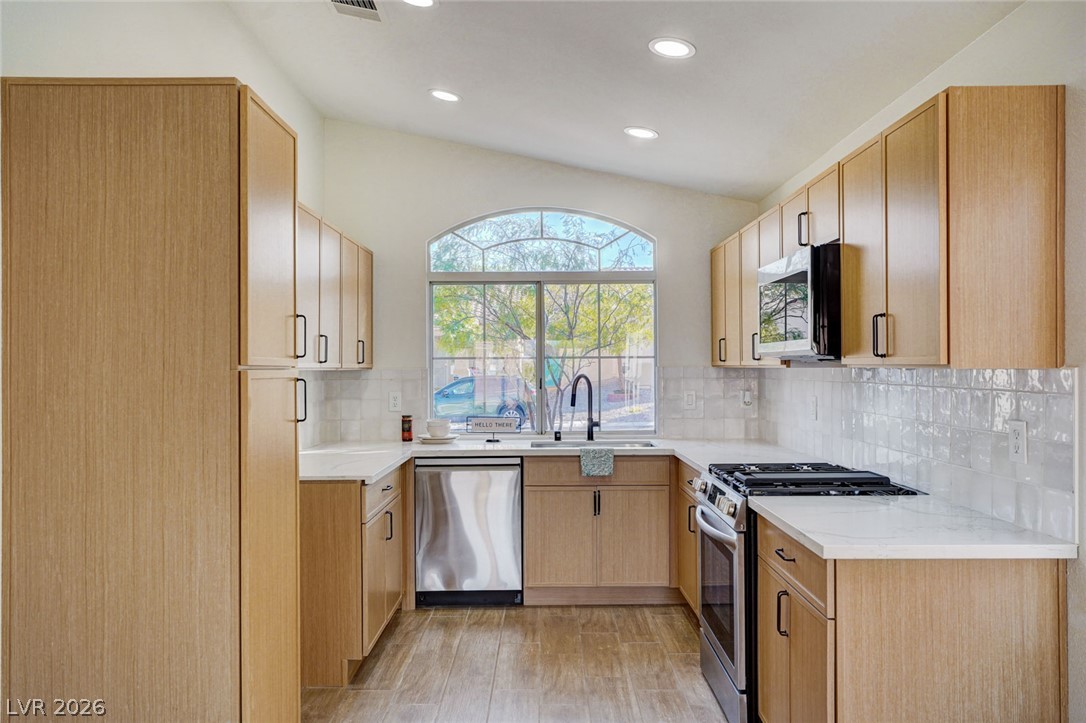 9844 Lenox Crest Place Property Photo 15