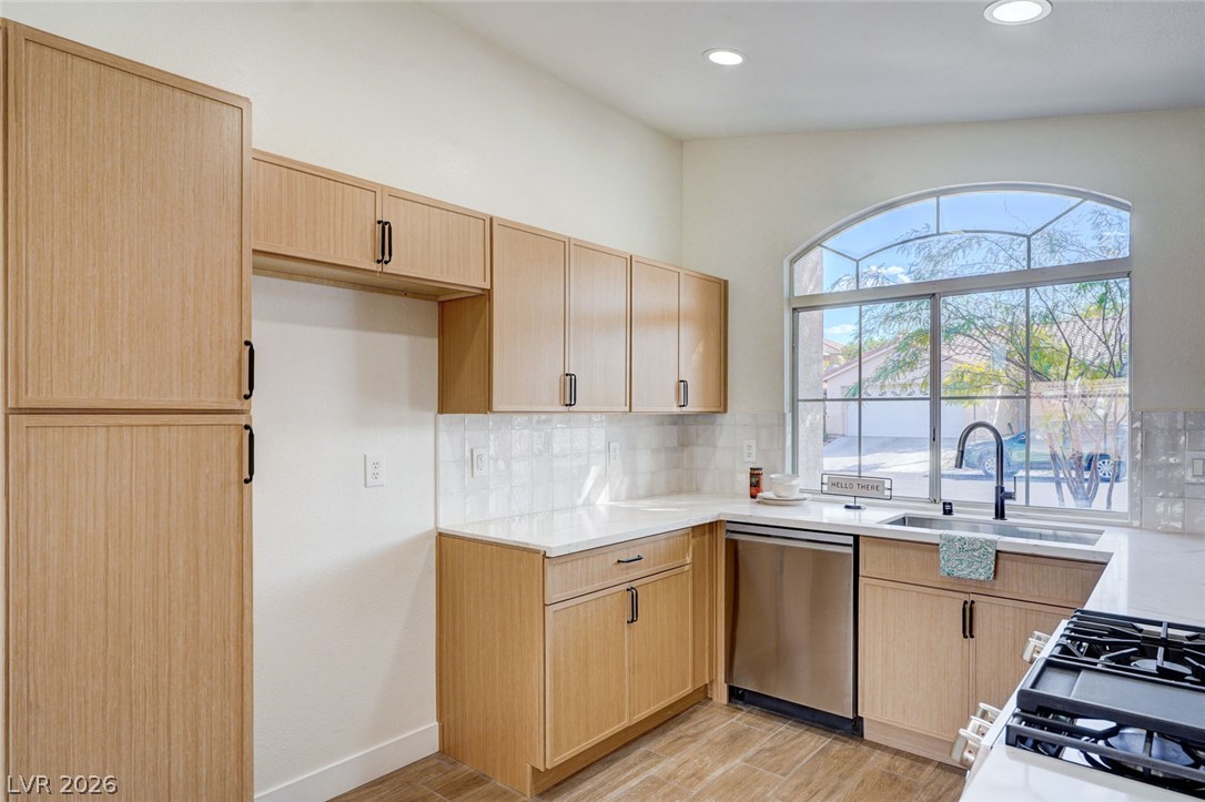 9844 Lenox Crest Place Property Photo 17